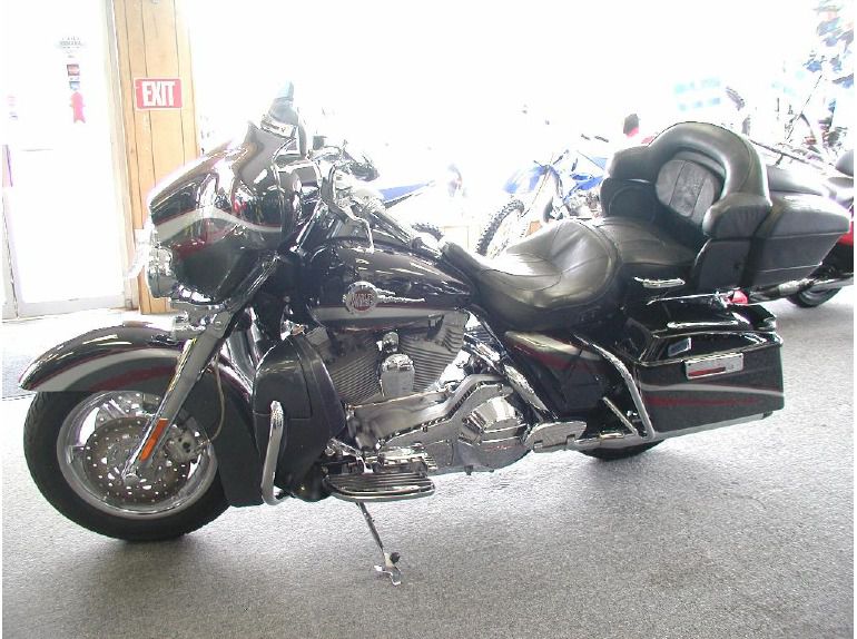 2006 Harley-Davidson FLHTCUSE Screamin' Eagle Ultra Classic , $17,999, image 2