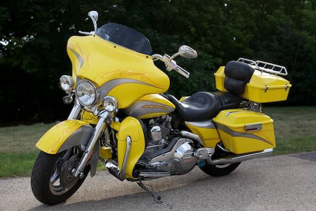 2005 Harley-Davidson FLHTCSE2 CVO SCREAMING EAGLE ULTRA CLASS Touring 