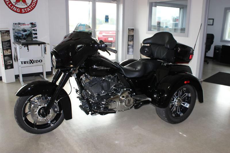 2010 Harley Davidson Street Glide Trike with 182 miles!