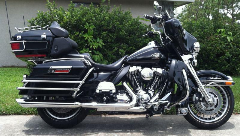 2010 Harley Davidson FLHTCU Electra Glide Ultra Classic Touring - None Nicer!!!