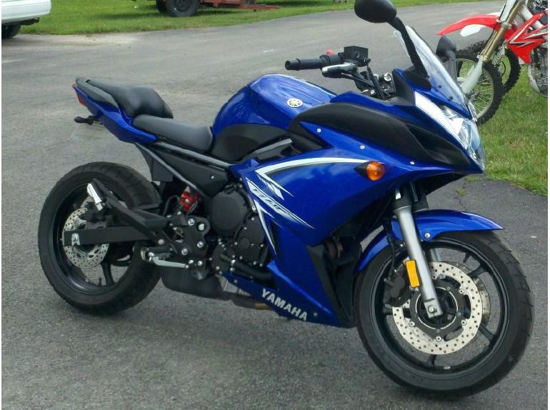 2009 Yamaha FZ6R for sale on 2040-motos.
