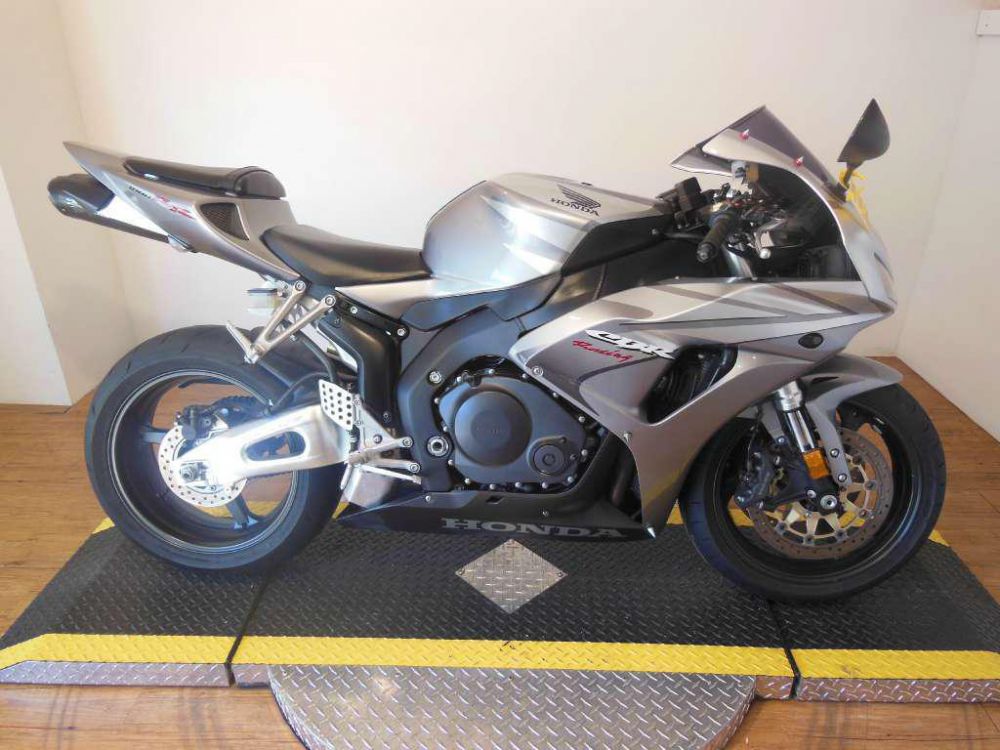 2006 honda cbr1000rr (cbr1000rr)  sportbike 