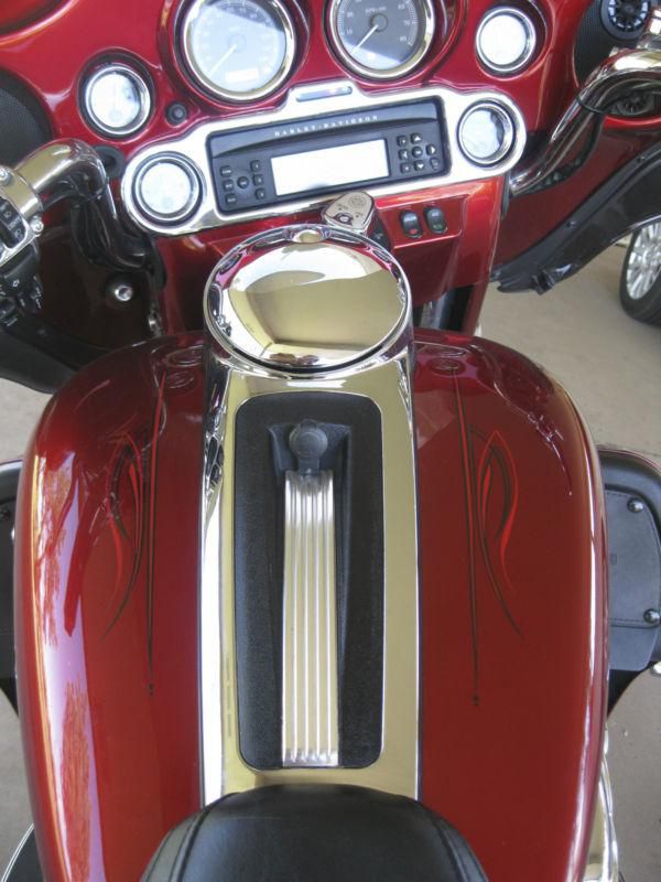 Ultra Classic, lots of chrome,custom pin striping and alot of extras, US $15,995.00, image 3