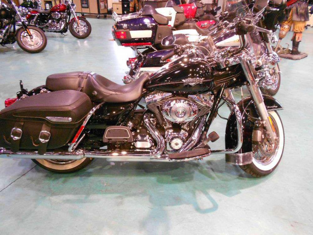 2011 harley-davidson flhrc road king classic  touring 