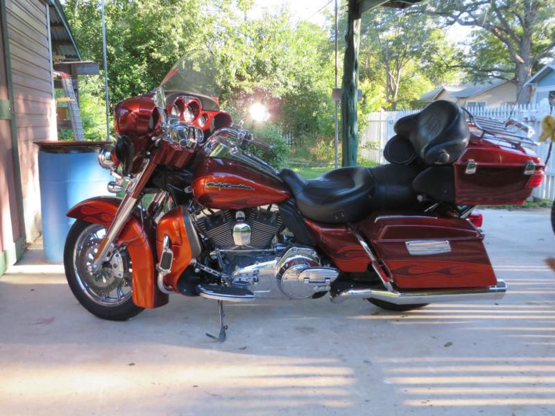 2010 Harley Davidson FLHT CUSE 5 Screaming Eagle Ultra Classic CVO Motorcycle