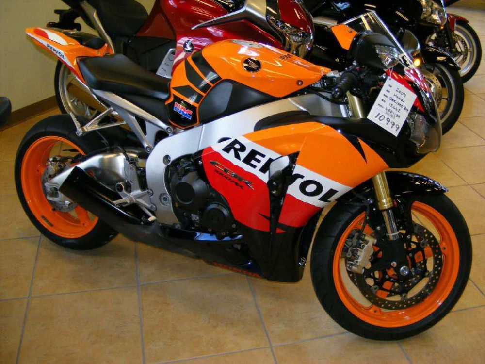 2009 honda cbr1000rr  sportbike 