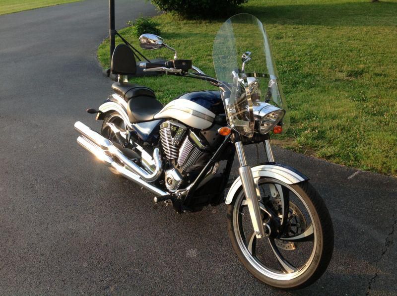 2011 victory vegas two tone with extras