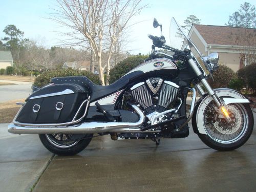 2012 Victory CROSSROADS CLASSIC LIMITED EDITION