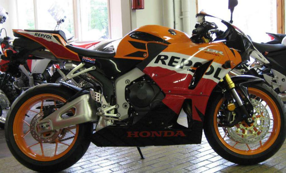 2013 honda cbr600rr  sportbike 
