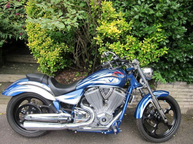 VICTORY VEGAS 2006 EXTRAS DAMAGED/GOOD TITLE WITH 3,721 MILES!