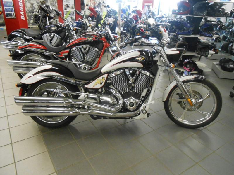2011 Victory Jackpot Premium Demo Low Miles Limited 5 Year Warranty LOW RESERVE!