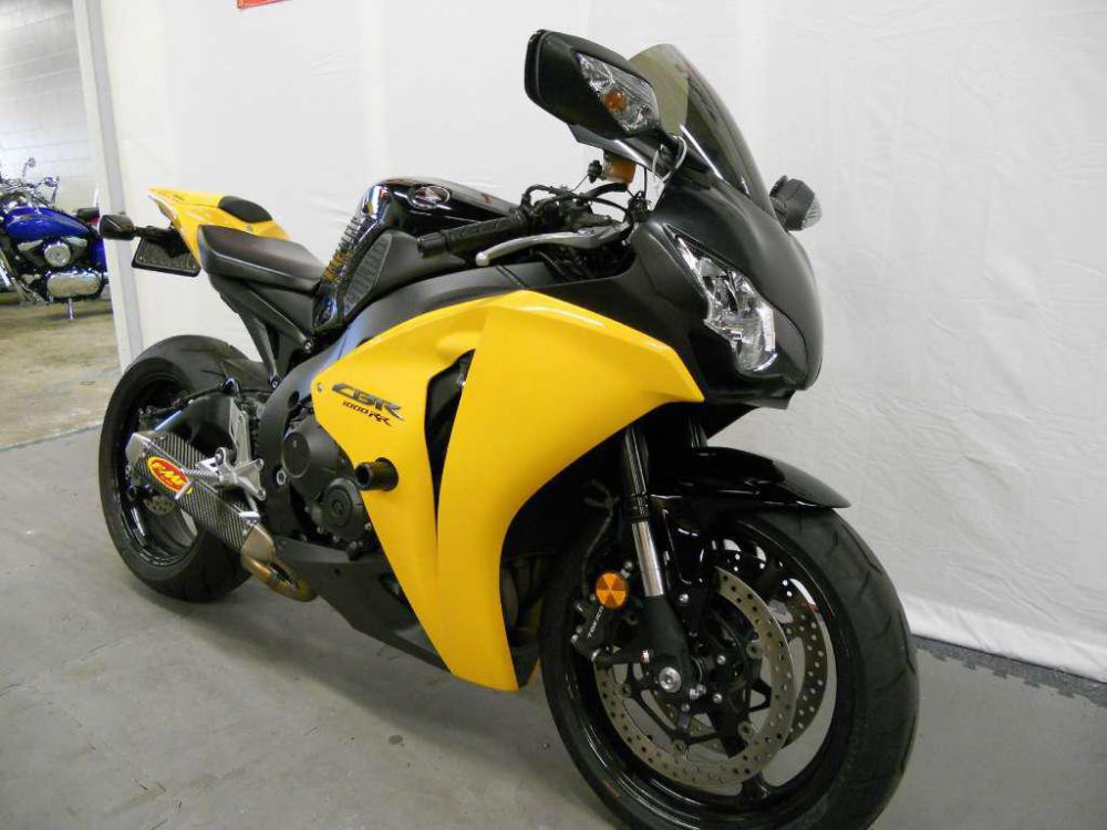 2008 honda cbr1000rr  sportbike 