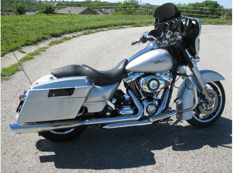 2010 Harley-Davidson Street Glide , $17,000, image 1
