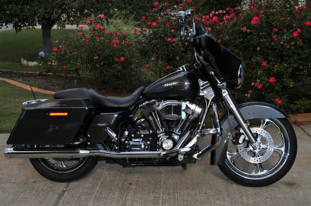 2007 Harley-Davidson Street Glide CVO Cruiser 