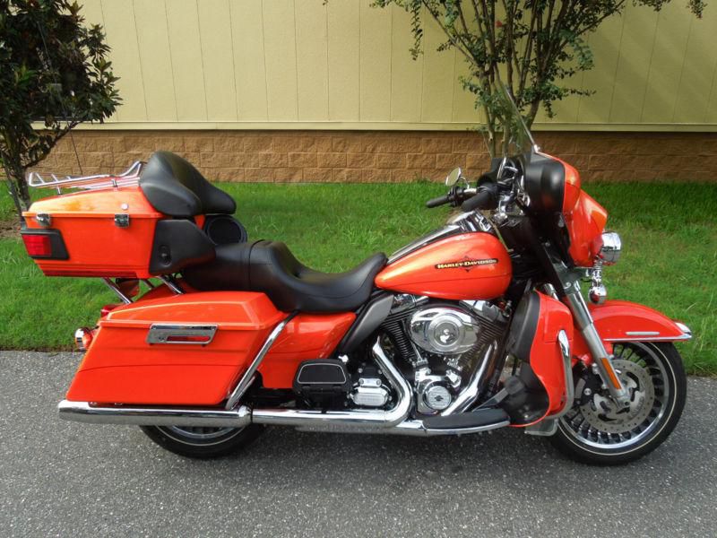 ULTRA CLASSIC LIMITED, SUPER CLEAN, CUSTOM COLOR, LOW MILES, ABS, WARRANTY, NICE