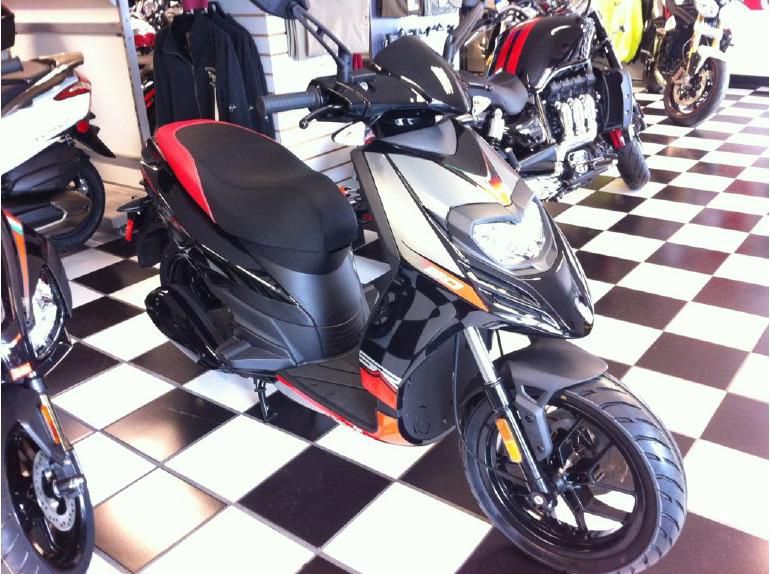 2013 aprilia sr motard 50 (2014)  scooter 