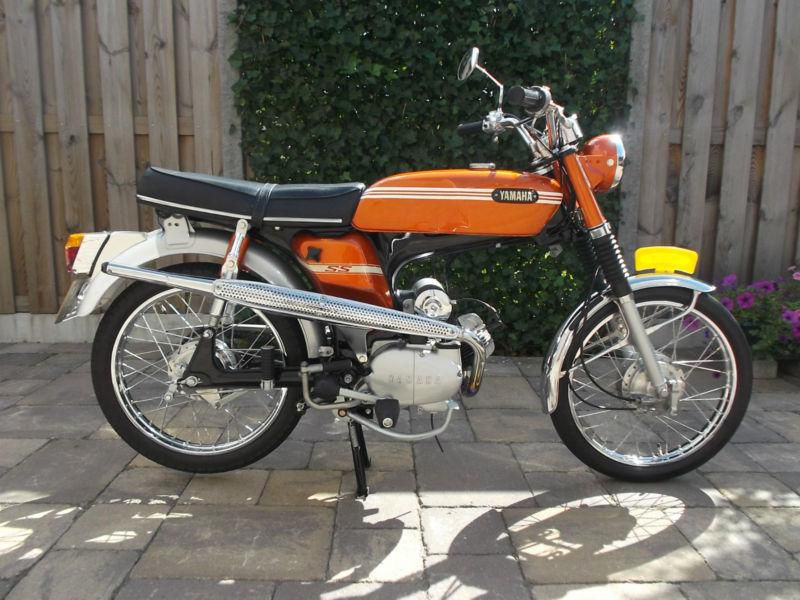 Rare, new restored en original Dutch moped Yamaha Fizzy FS1 Street 50 1972