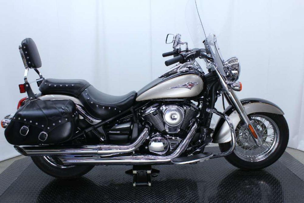 2011 Kawasaki Vulcan 900 Classic LT Cruiser 