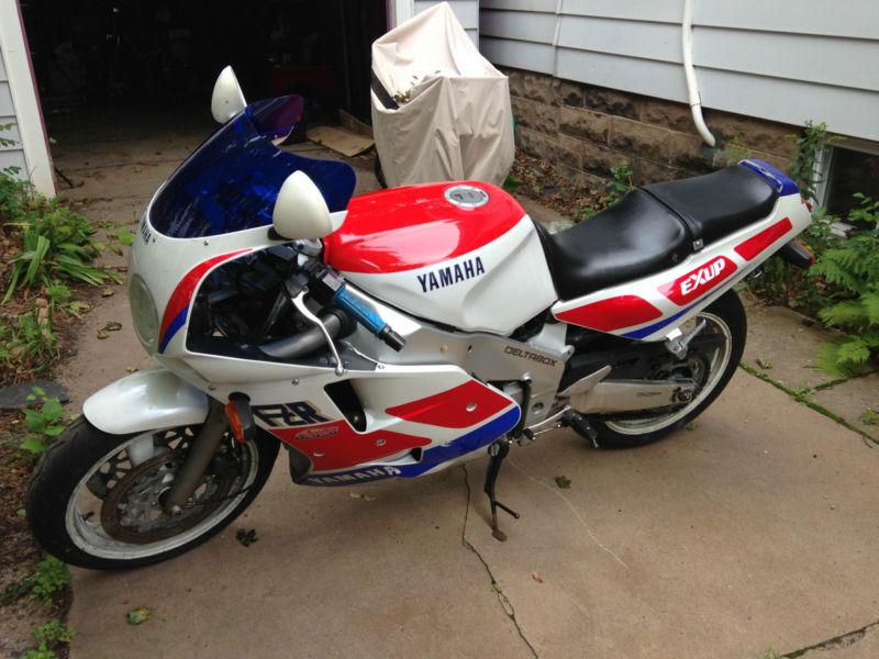 1989 Yamaha FZR 1000. RARE and Retro! Great Condition! Professionally modded!