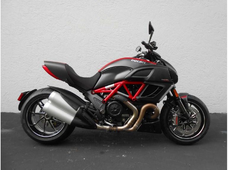 2013 Ducati Diavel Carbon 