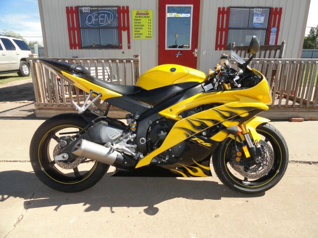 Used 2008 Yamaha YZF R6 for sale.