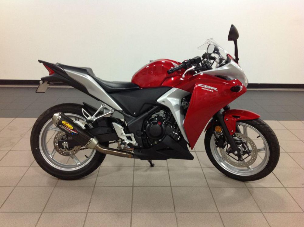 2011 honda cbr250r  sportbike 