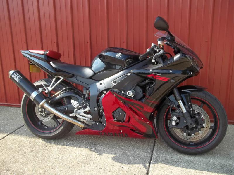 2005 yamaha yzf-r6! amazing condition! don't pass this one up!