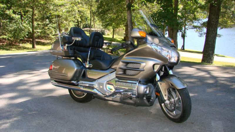 Honda Gold Wing 2006, Titanium like new, 2,187miles...pristine condition