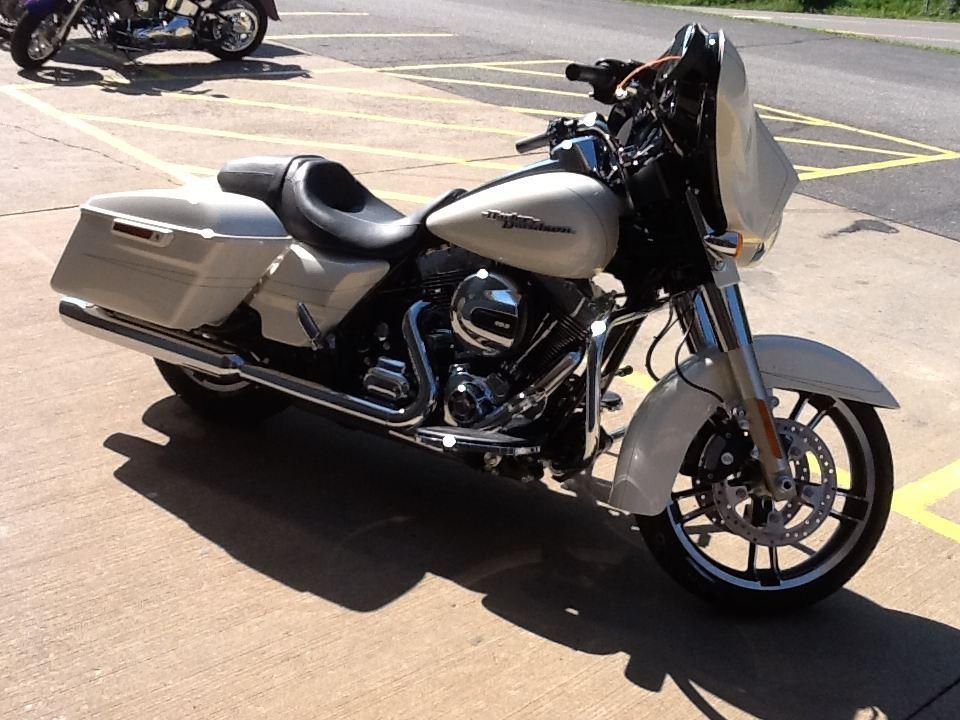 2014 Harley-Davidson FLHXS Street Glide Special Touring 