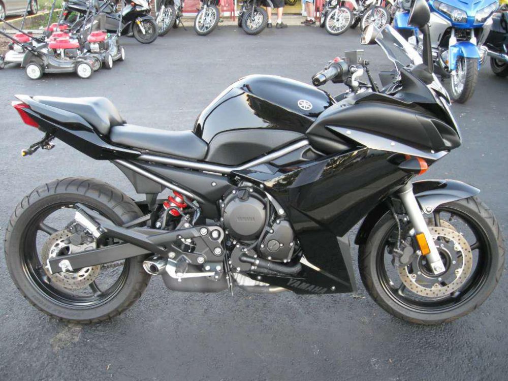 2011 yamaha fz6r  sportbike 