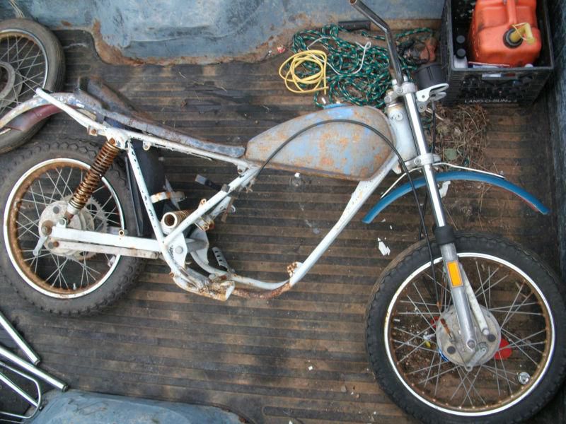 Harley davidson dirt bike rolling chasy: amf 1973 or 1974