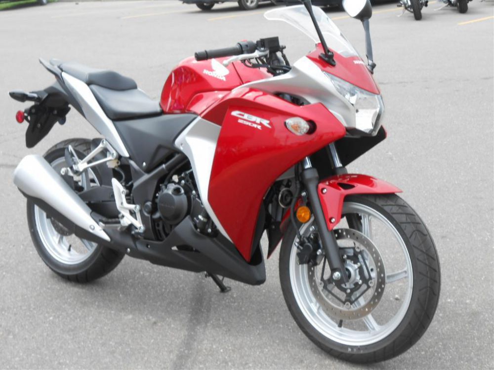 2011 honda cbr250r  sportbike 