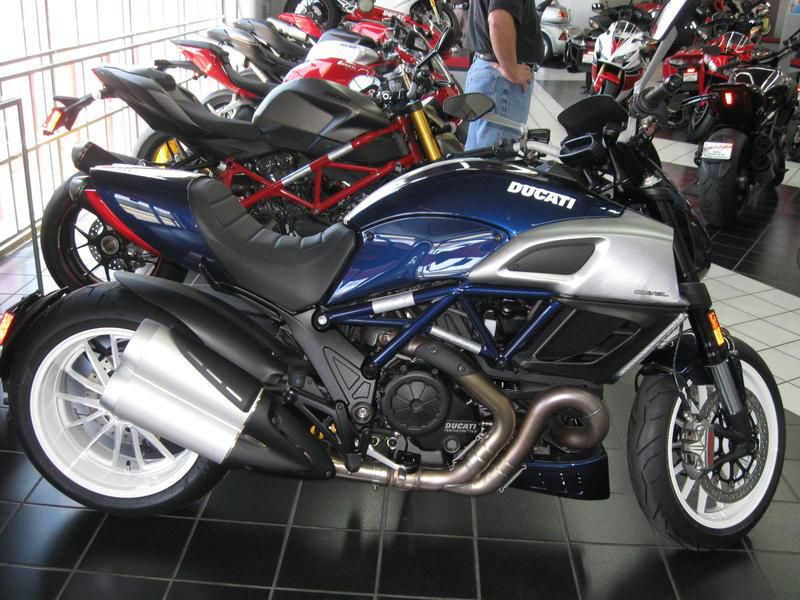 2013 Ducati Diavel Sportbike 
