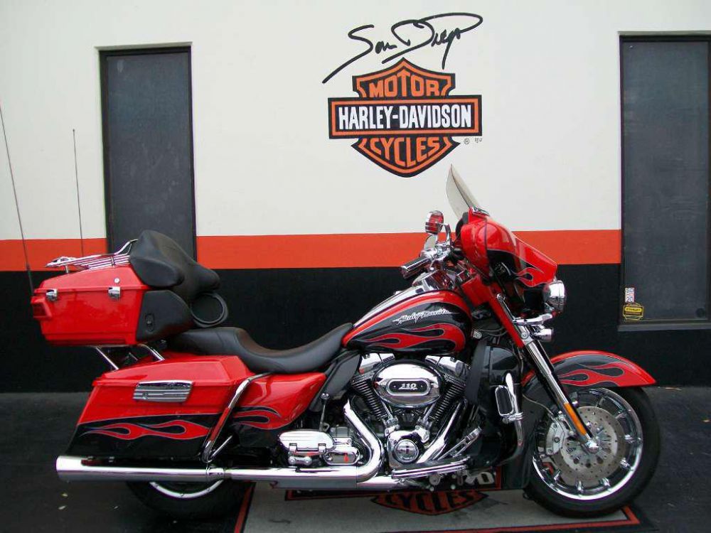 2010 Harley-Davidson FLHTCUSE5 CVO Ultra Classic Electra Glide Touring 