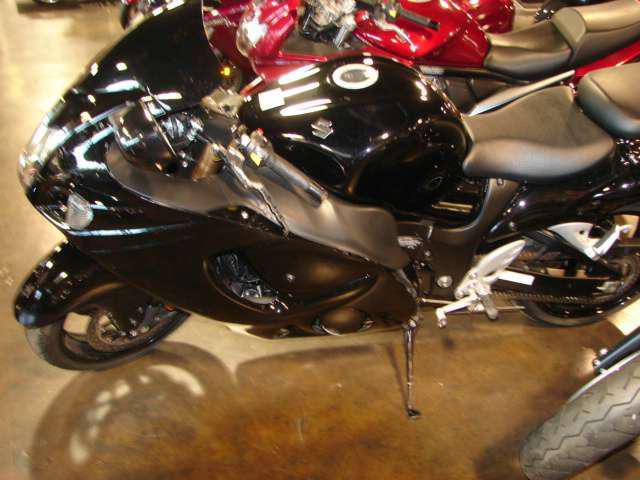 2011 suzuki hayabusa  sportbike 