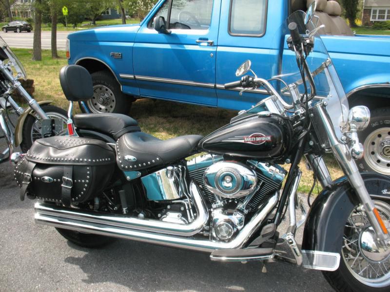 Hertiage Softail Classic 2007 Black w/V&H Pipes and Engine Guard