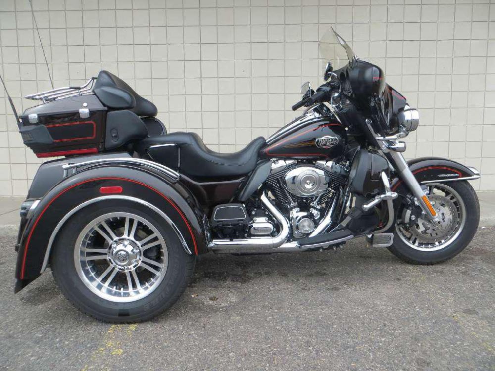 2011 harley-davidson flhtcutg tri glide ultra classic  trike 