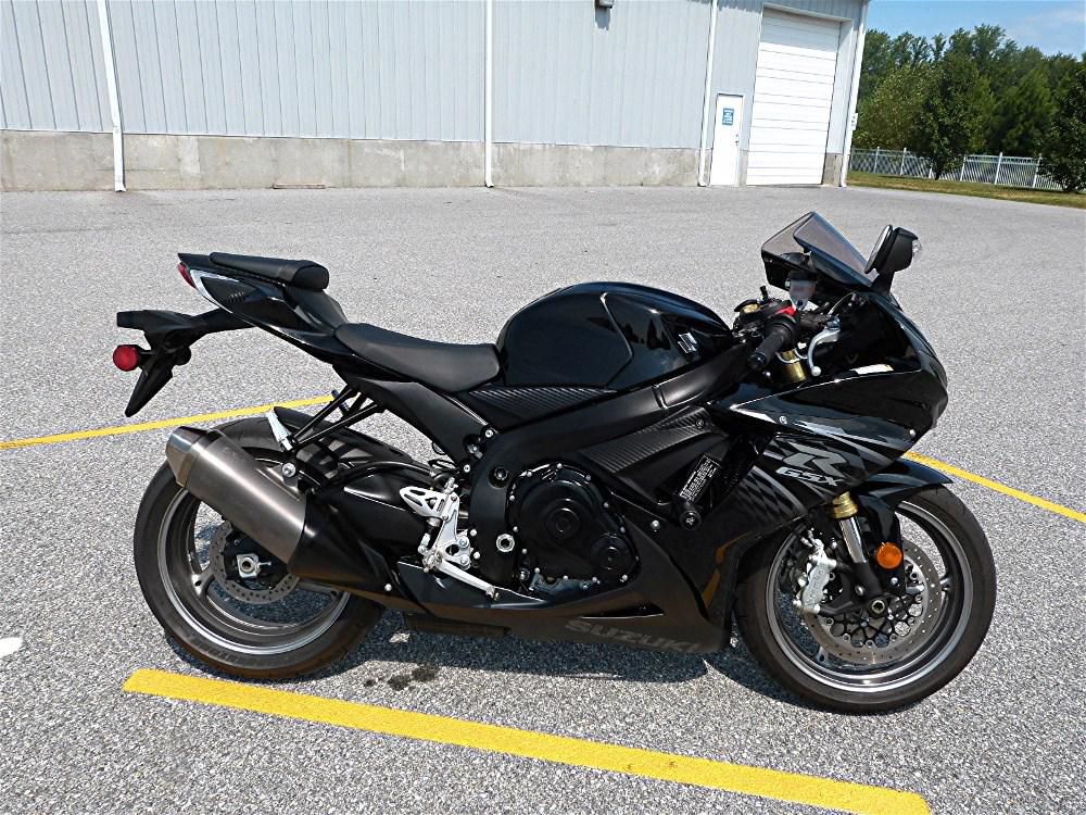 2011 suzuki gsx-r  sportbike 