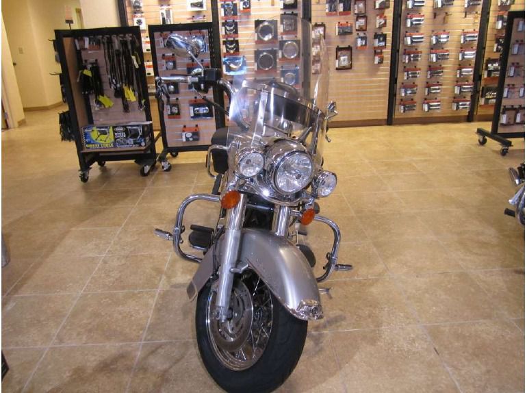 2007 Harley-Davidson FLHRC Road King Classic , $13,900, image 3