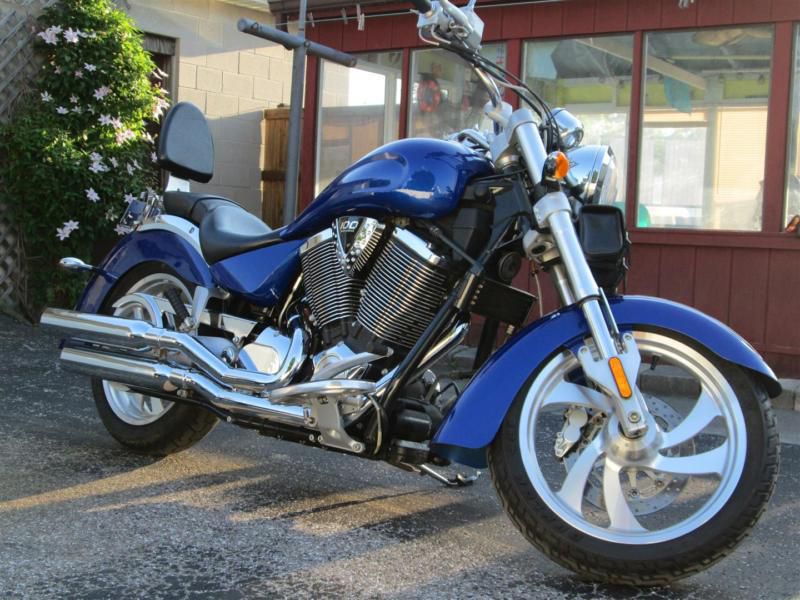 2005 Victory Kingpin - Awesome Blue Color** LOW MILES**