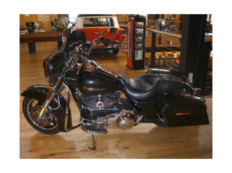 2009 Harley-Davidson FLHX Street Glide , $16,495, image 2