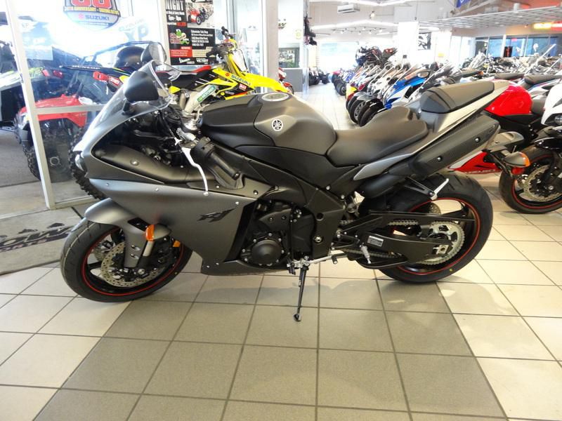 2013 yamaha yzf-r1  sportbike 