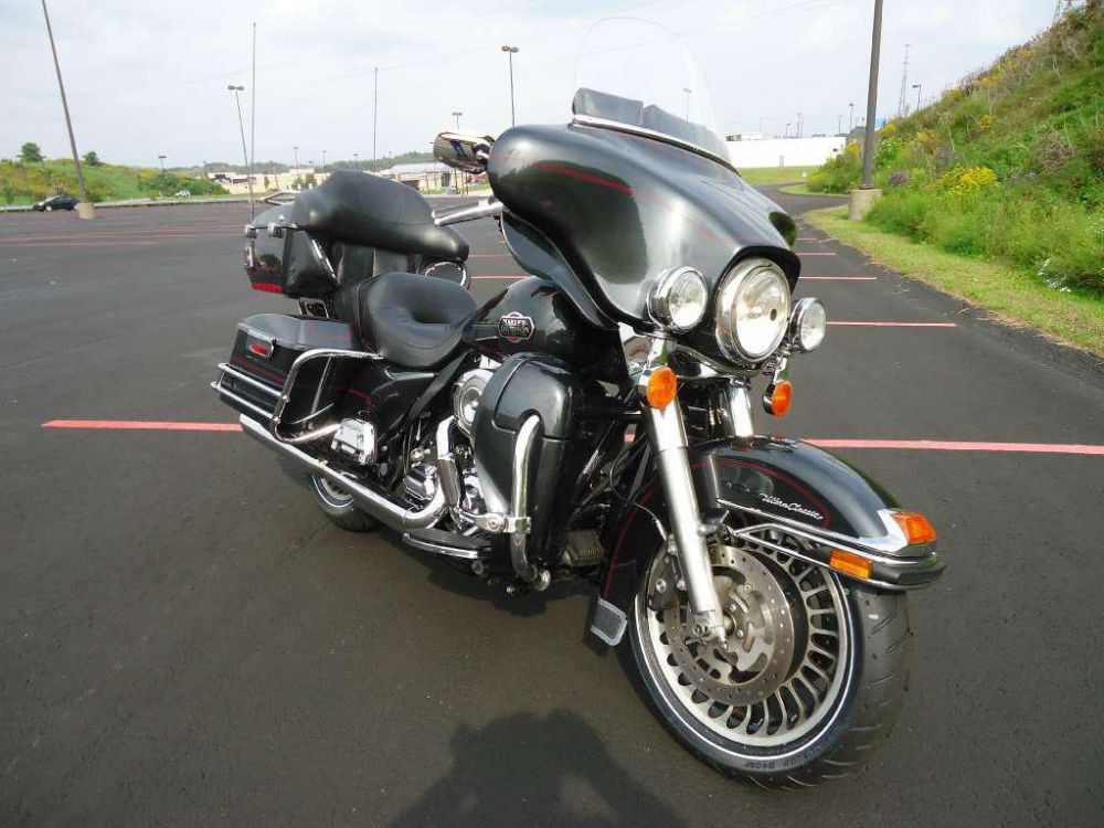 2009 Harley-Davidson FLHTCU Ultra Classic Electra Glide Touring 