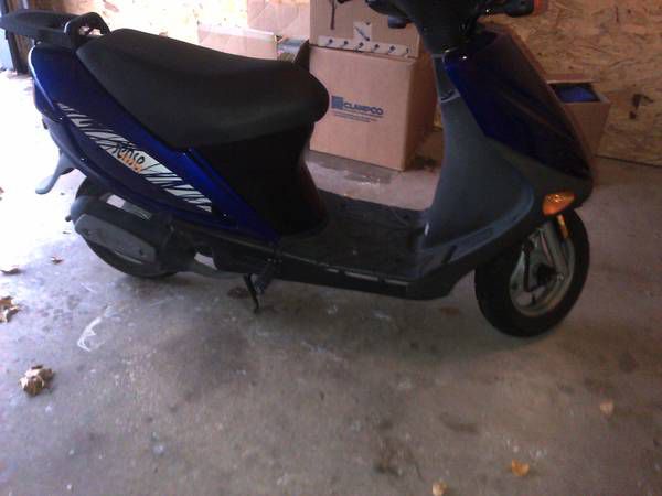 50cc moped runs great Hyosung Sense-winter/moving/need to sell deal