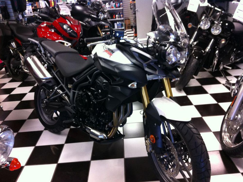 2013 triumph tiger 800 abs - crystal white  dual sport 