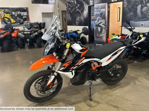 2022 KTM Adventure 890 R