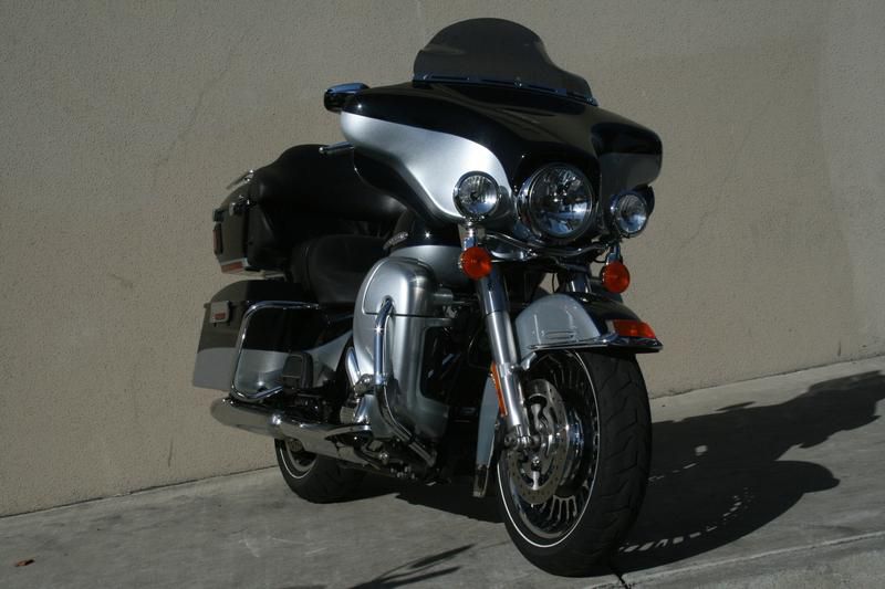 2012 Harley-Davidson FLHTK - Electra Glide Ultra Limited Touring 