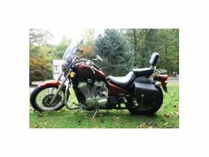 2004 HONDA SHADOW VT 600 CD Mint condition with all accessories, Wind Shield