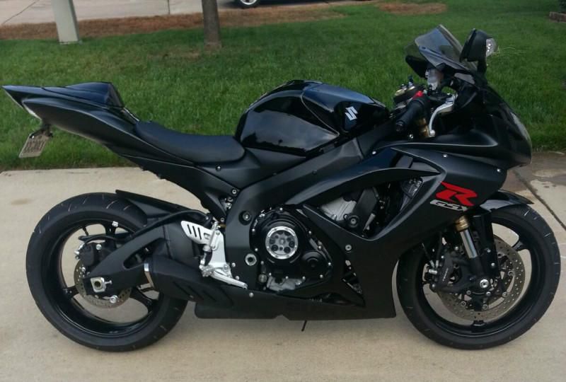 2006 suzuki gsx-r600 like new!  only 2034 miles garage kept