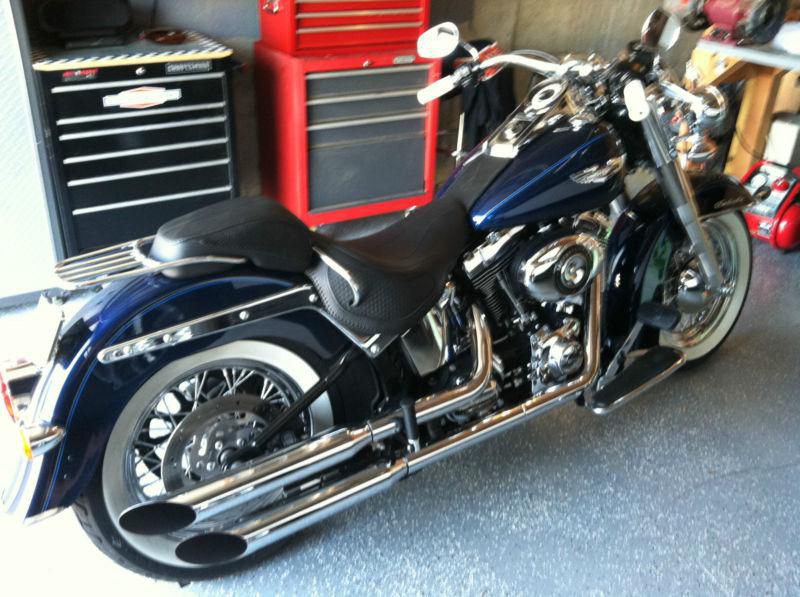 Old school style Softail Delux w/ 103 motor-slash pipes